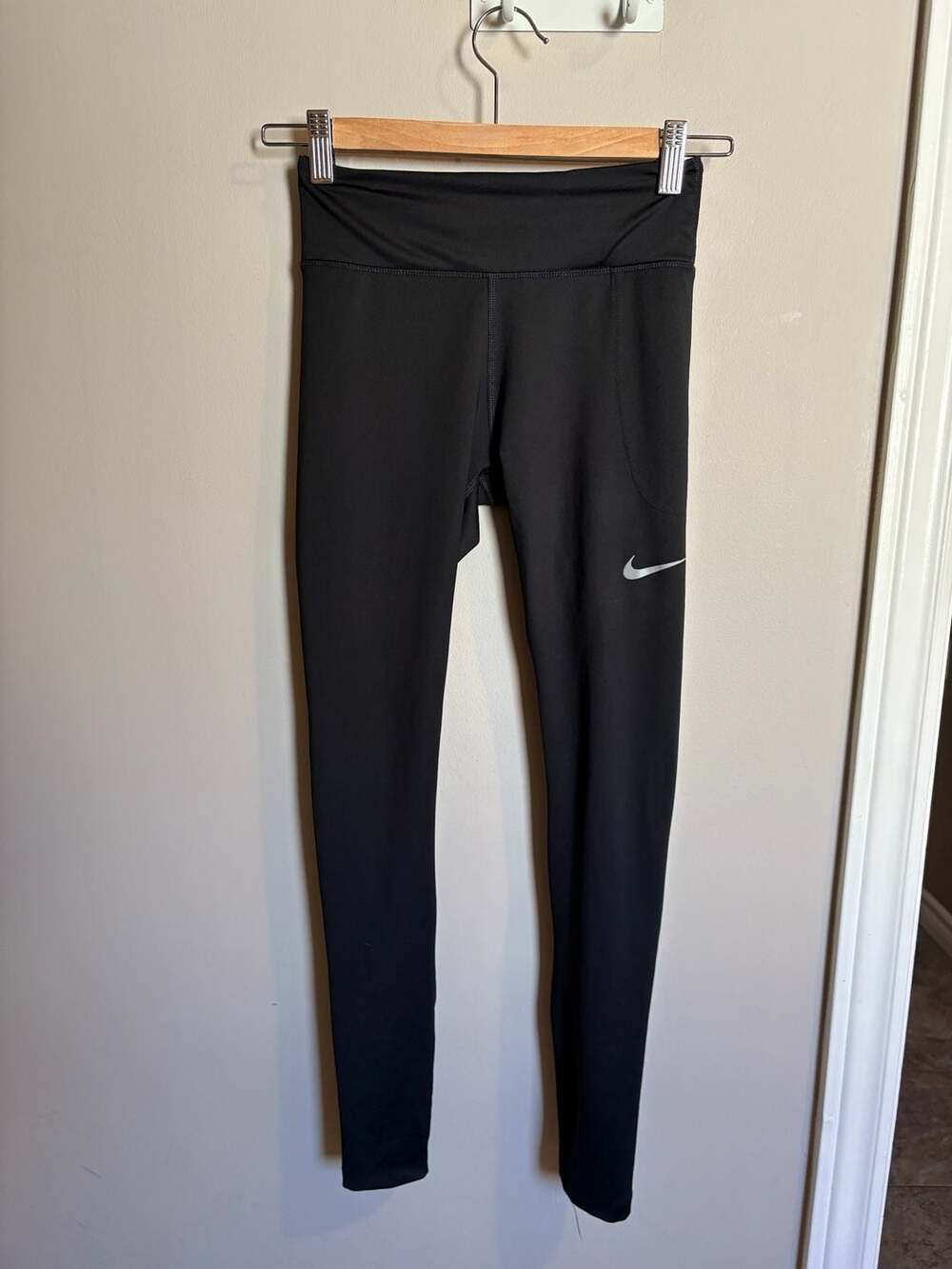 Nike Dri-FIT Women's Performance Running Leggings with Zippered Pocket